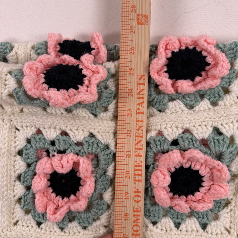 VTG Crocheted 3D Pink Roses Afghan Throw Blanket Handmade 52"x62" Granny Square - Picture 4 of 6